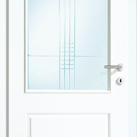 weiße Tür mit Lichtausschnitt und silbernem Griff